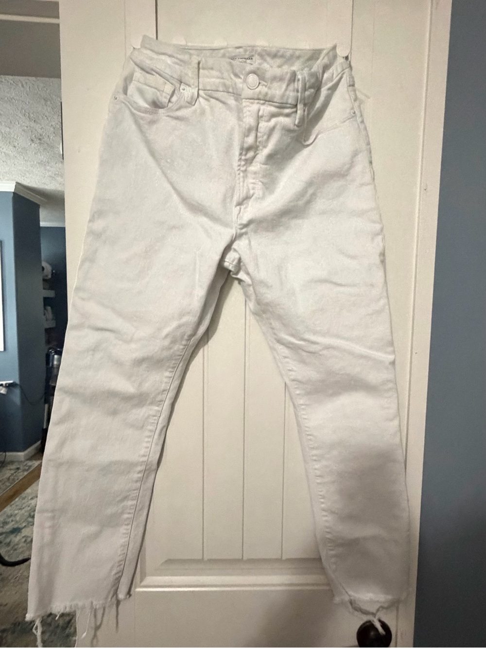 Good American White Slim Straight Jeans with Raw Hem